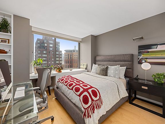 4th image of 111 W 67th St APT 29F