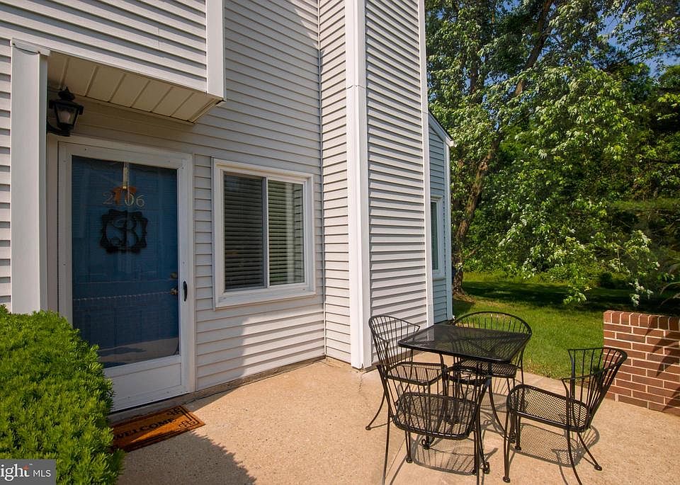 1st image of 2106 Creekside Dr