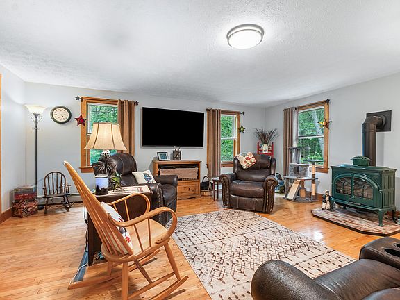 3rd image of 158 Beachwood Avenue