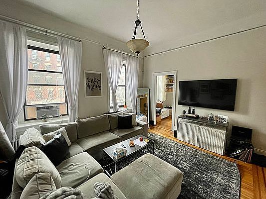 3rd image of 168 1st Ave APT 3