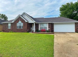 1918 Lancaster Dr, Springdale, AR 72762