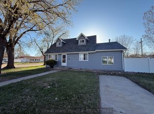 930 S Claussen Ave, Grand Island, NE 68801