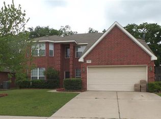 932 Hidden Oaks Dr, Burleson, TX 76028