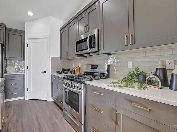 5th image of 719 & 721 Cheri Ct