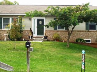 835 Stamford Dr, Chambersburg, PA 17202