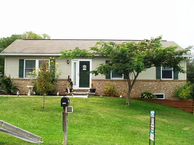 835 Stamford Dr photo 1