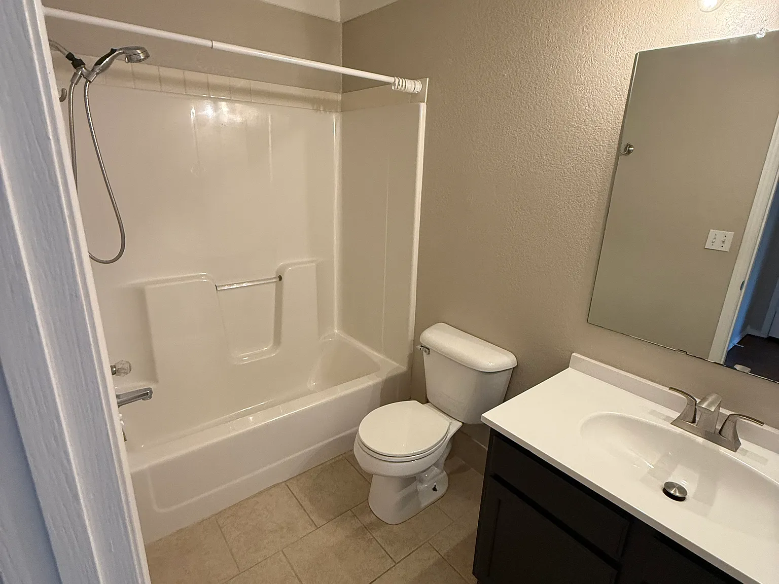 2 bed, 1045 sqft, $1,250 — Photo 4