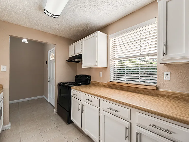 7204 Shadow Bend Dr — Photo 19