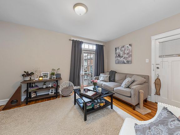 2nd image of 2626 S Kingshighway Blvd APT 1W