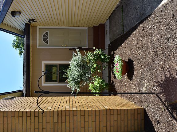 3rd image of 501 Homecrest Dr