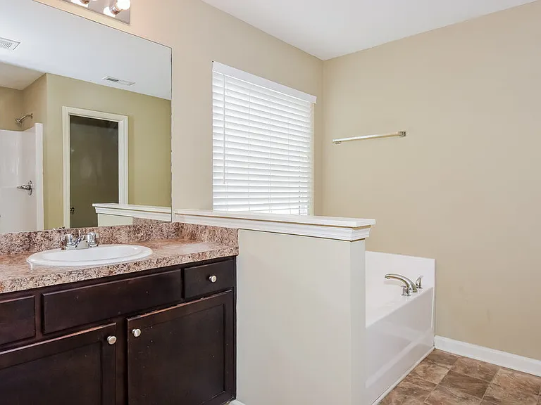 504 Hillcrest Cir — Photo 11