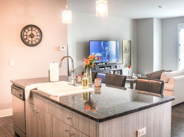 3625 Dewey Ave #202