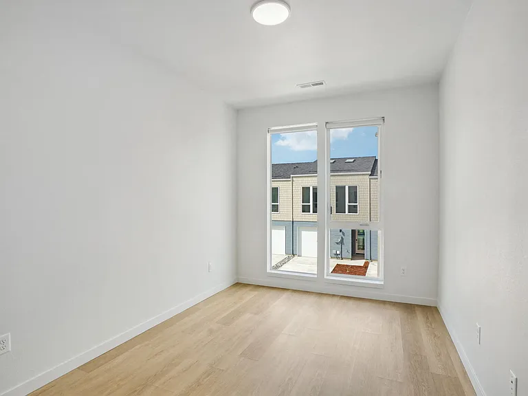 Ellis Apartments — Photo 44