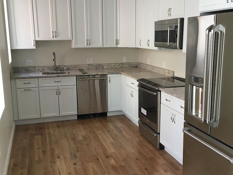 Gourmet Kitchen with Granite Counters