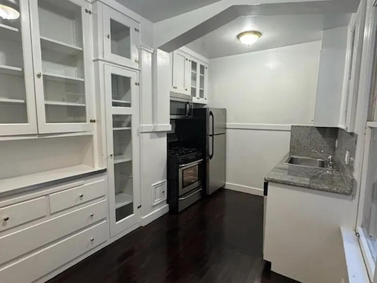 1240 Grove St — Photo 6