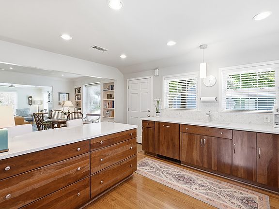 5th image of 9003 Santa Clara Dr