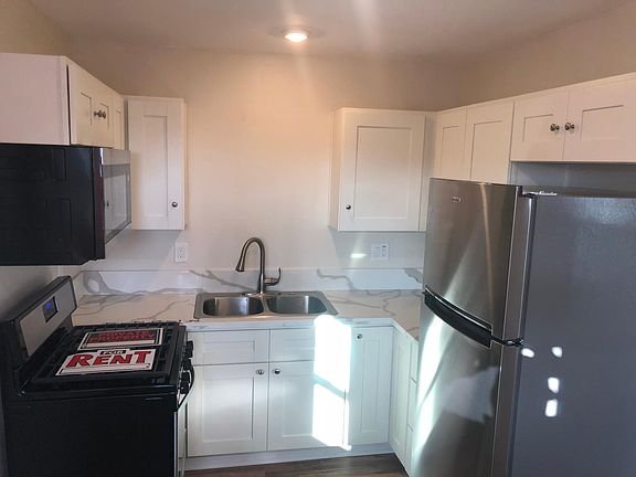 3rd image of 3123 1/2 Logan Ave