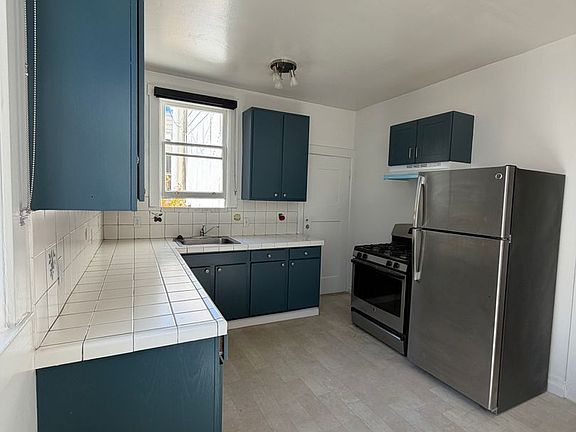 3rd image of 3232 Gough St APT 5