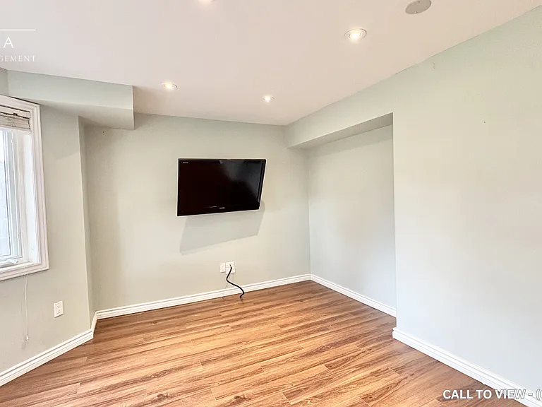 569 Blythwood Sq #2 — Photo 9