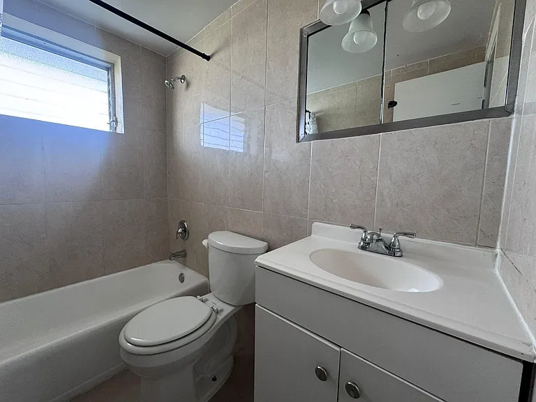 1251 W River Dr #3 — Photo 3