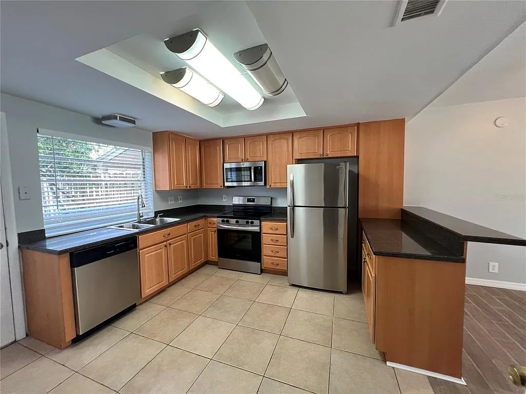3 bed, 1.5 bath, 1178 sqft, $2,550 — Photo 3