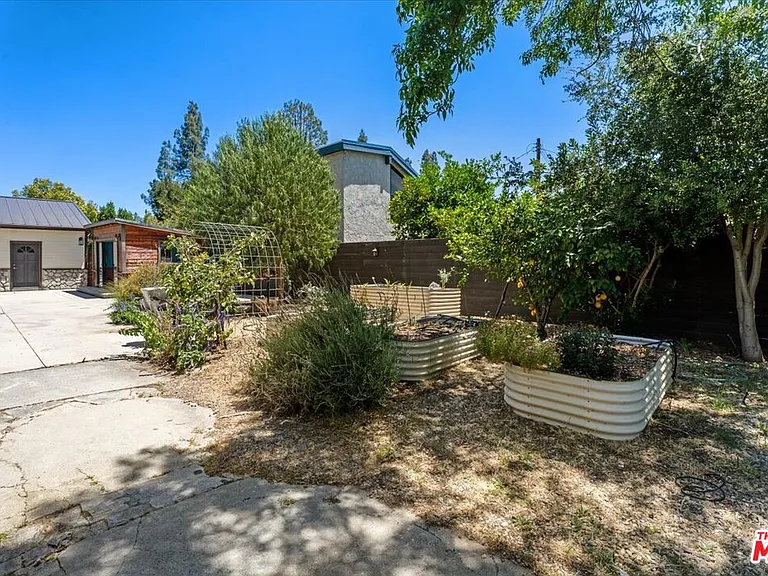 22954 Collins St — Photo 22