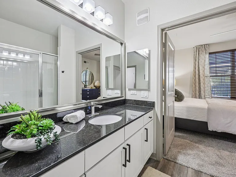 Vine + Vail Townhomes and Apartments — Photo 18