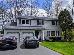 10 McGregor Ct, Clifton Park, NY 12065