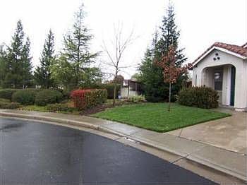 2nd image of 1590 Coit Pl