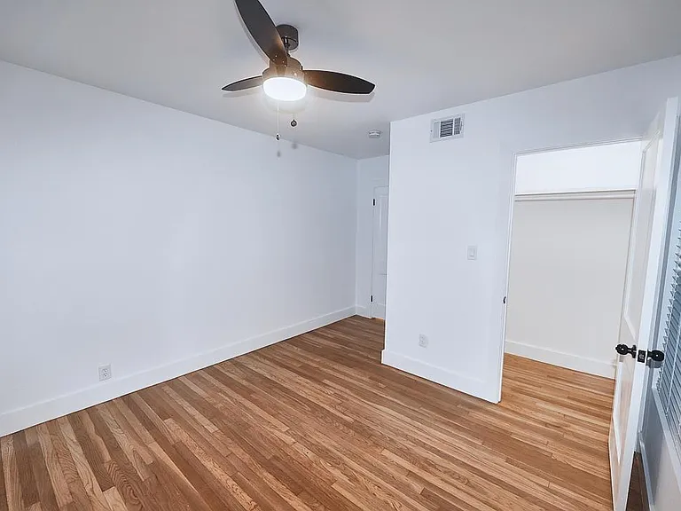 3300 Tom Green St #6 — Photo 23