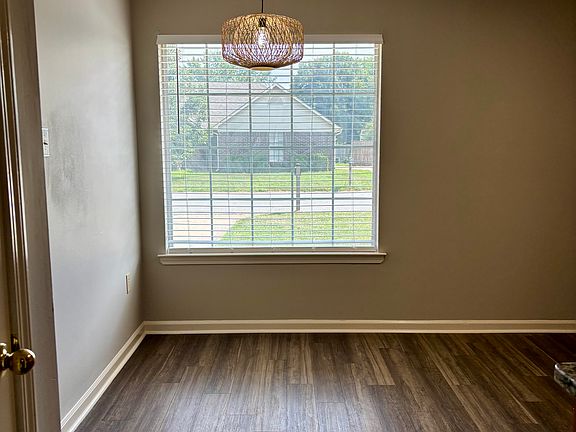 4th image of 2810 Longbow Ln