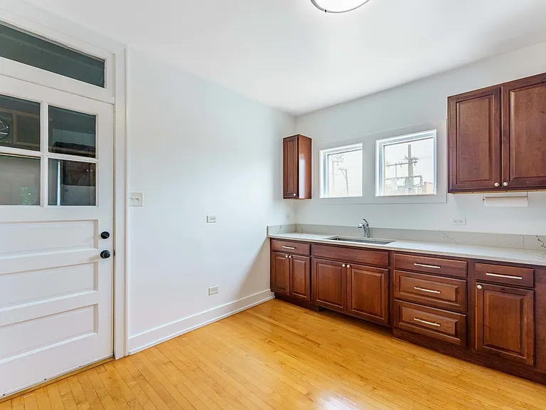 2125 Wesley Ave — Photo 14