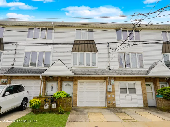 22 Peggy Ln, Staten Island, NY 10306
