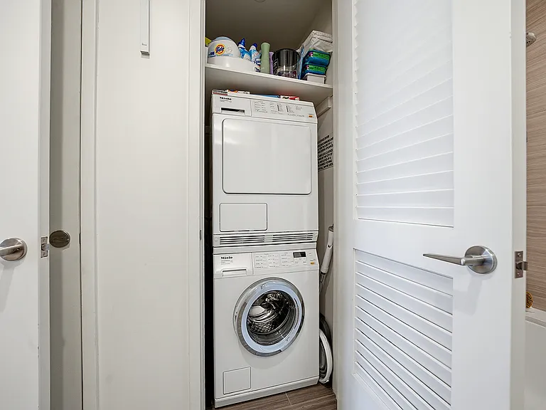 877 Francisco St — Photo 11