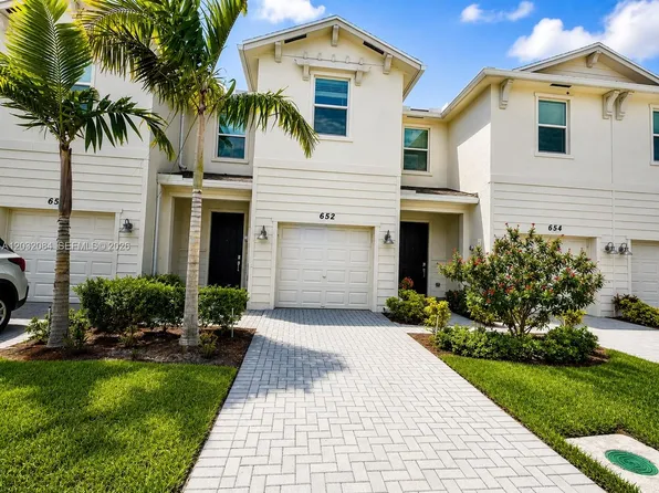 652 SE Lake Falls St, Port Saint Lucie, FL 34984