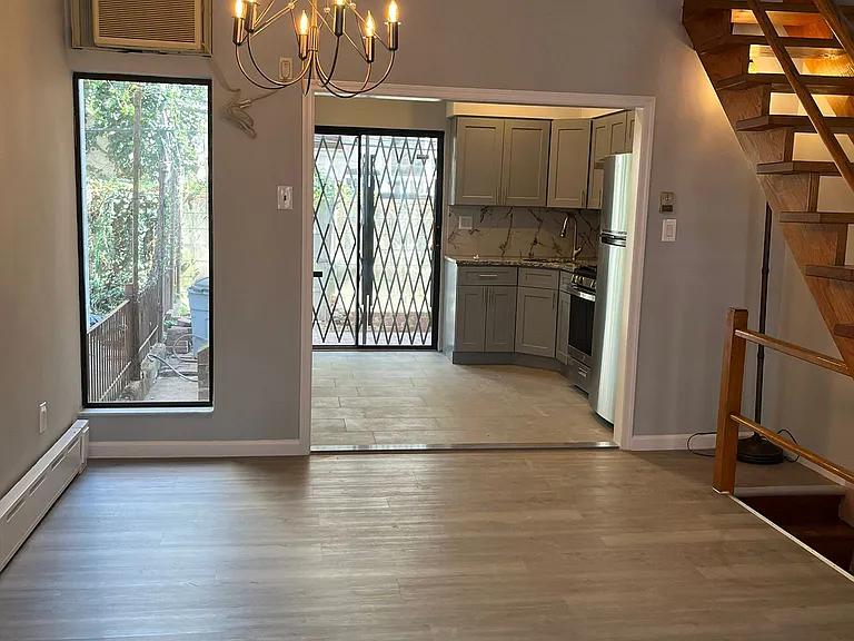 1849 S Rosewood St — Photo 2