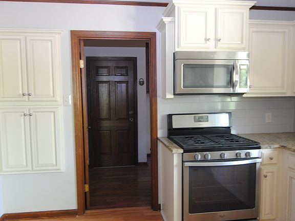 Kitchen/Laundry--Door to Garage