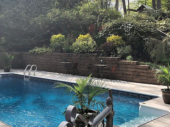 3rd image of 26 Dogwood Dr