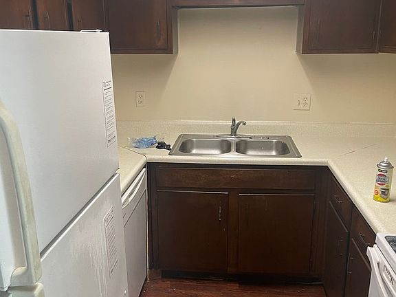 3rd image of 2325 W Pensacola St APT 209