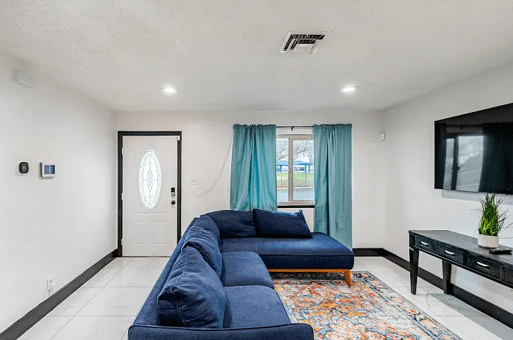 5 bed, $5,800 — Photo 3