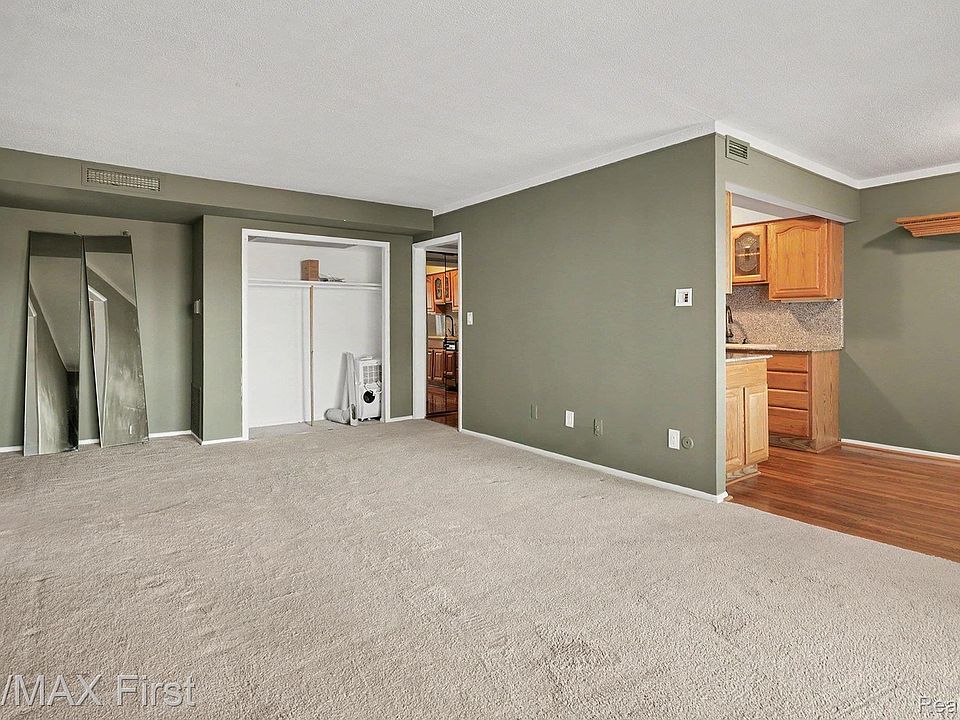 519 Riviera Dr, photo 3