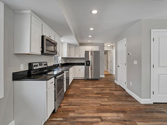 4th image of 259 Stage Rd #4