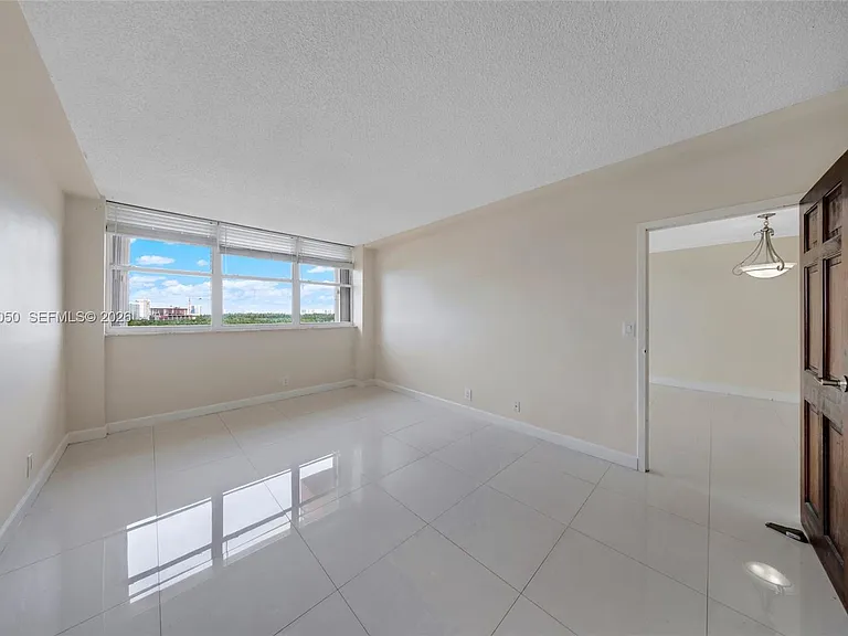 2450 NE 135th St #1006 — Photo 19