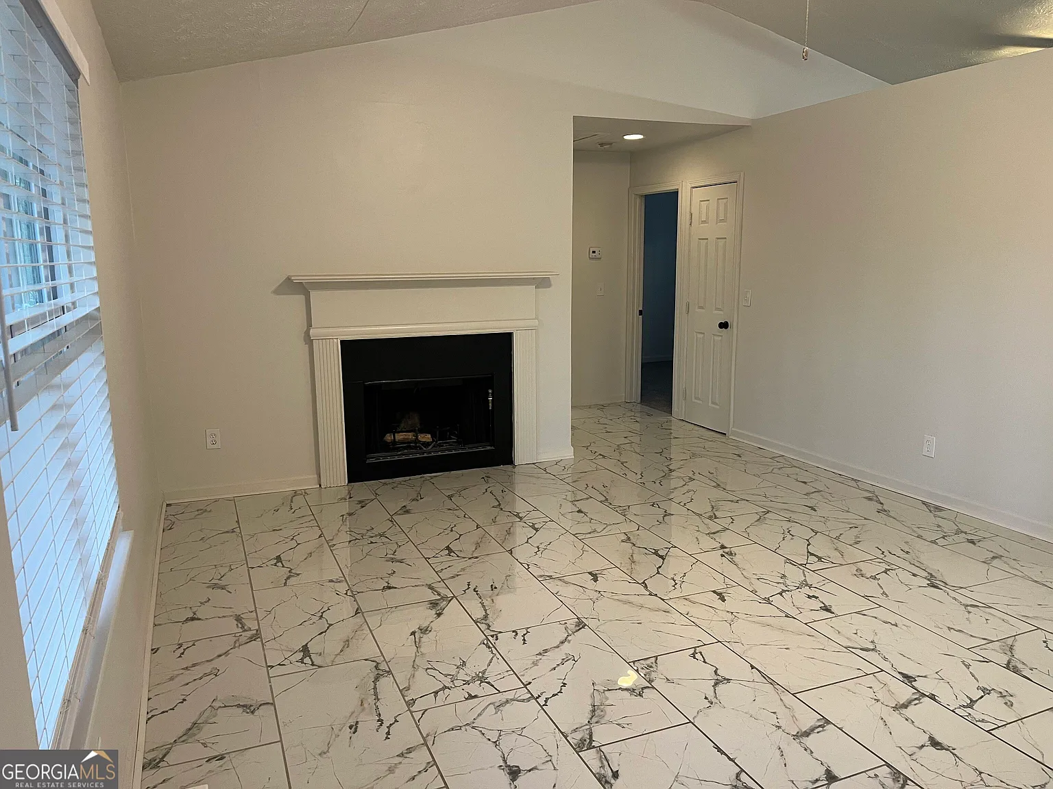 3 bed, 2.0 bath, 1200 sqft, $1,700 — Photo 3