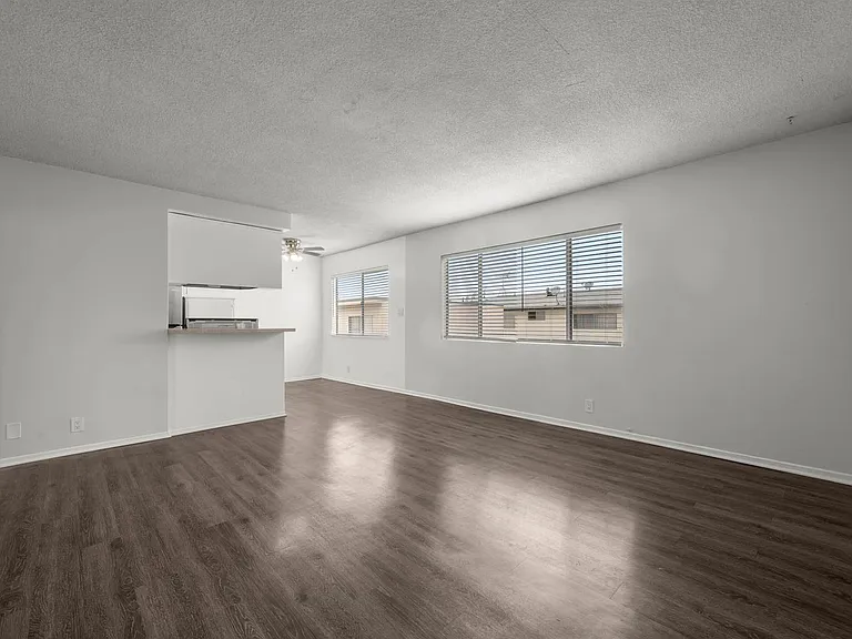 814 Victor Ave — Photo 12