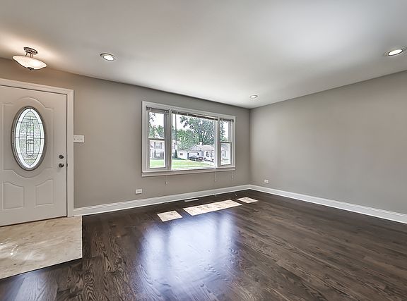 3rd image of 1900 Poplar Ave