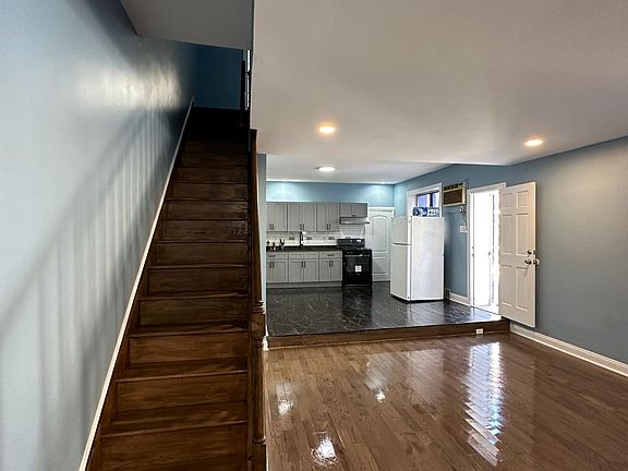 4th image of 1019 McKean St