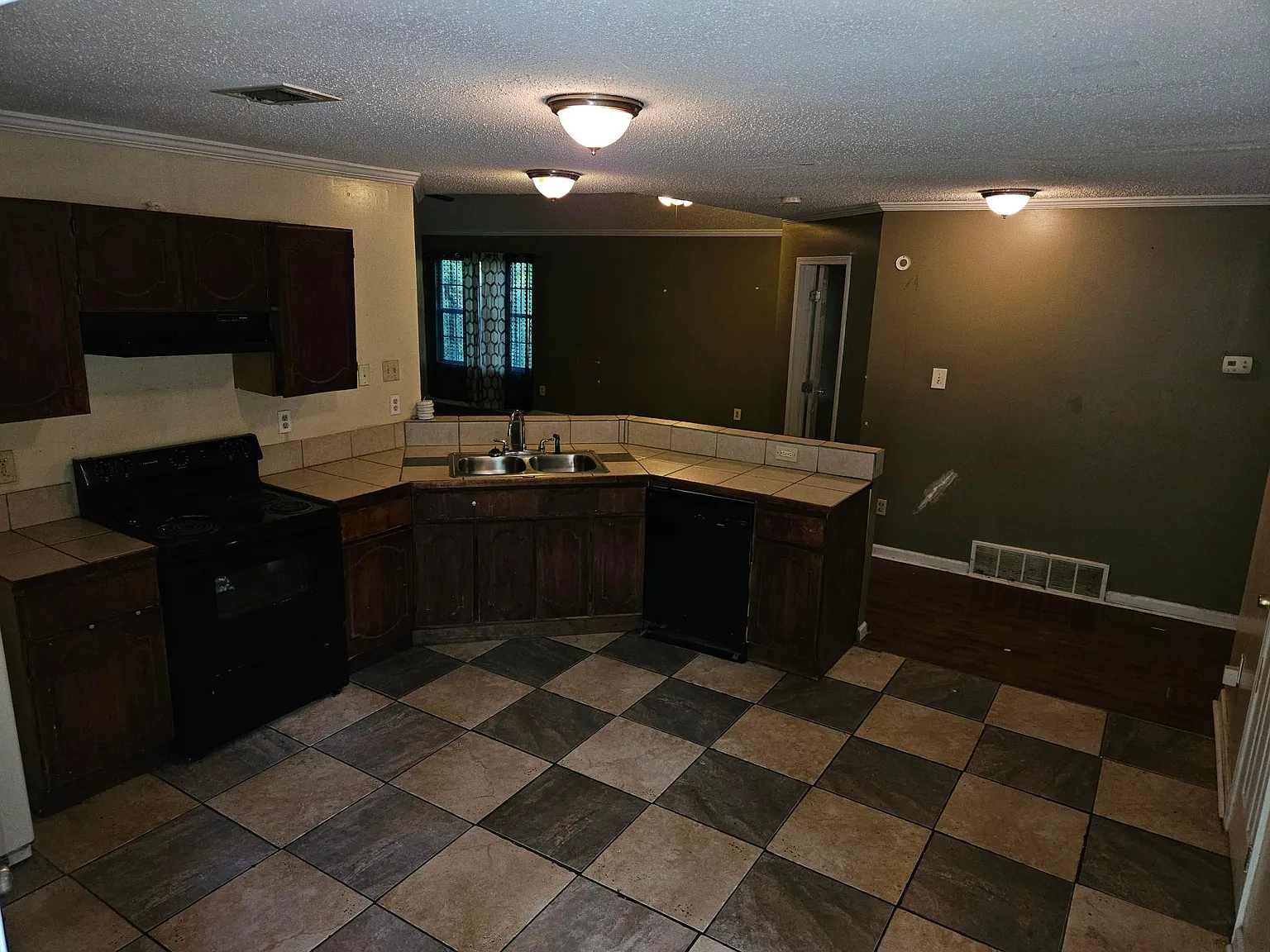 3 bed, 1500 sqft, $1,195 — Photo 4