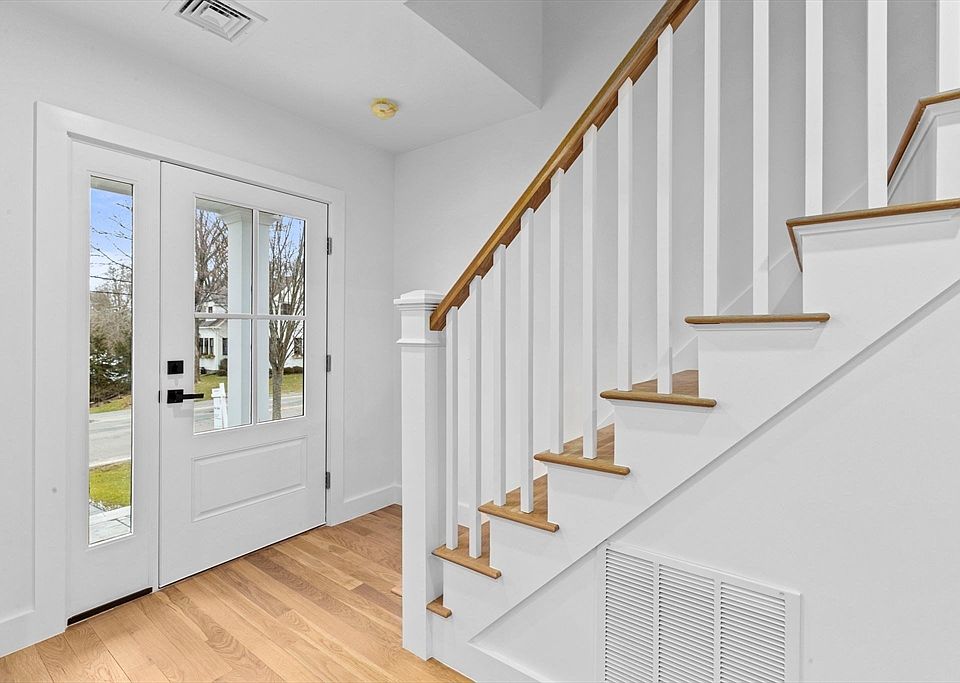 2nd image of 344 High St