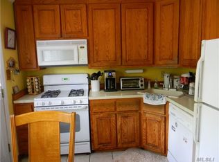 105 Cardinal Ln, Islip, NY 11751